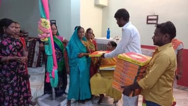 बड़े भाई पप्पु मेहता भैया जी के पिता जी पुण्य तिथि पर
असहाय लोगों के बीच साड़ी वितरन किया।