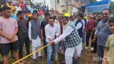 सुकमा: सुकमा के खेल मैदान में मंत्री कवासी लखमा ने रस्साकशी खेल खेलकर किया छत्तीसगढ़िया ओलंपिक का शुभारंभ