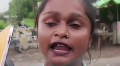 कानपुर: बर्रा के सफेद कॉलोनी में घर में घुसकर मोबाइल चुरा ले गए चोर को युवती ने पकड़कर बीच सड़क पर पीटा