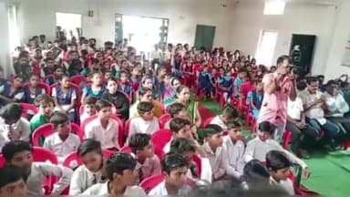 खुरई: बरोदिया नोनागिर में स्कूल चले हम अभियान के तहत आयोजित भविष्य से भेंट कार्यक्रम में शामिल हुए मंत्री पुत्र अविराज सिंह