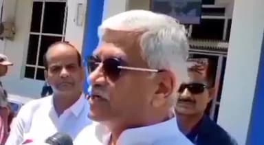 जोधपुर: केंद्रीय जल शक्ति मंत्री गजेंद्र सिंह शेखावत पहुंचे जोधपुर, अजीत कॉलोनी स्थित अपने निवास पर आमजन से की मुलाकात