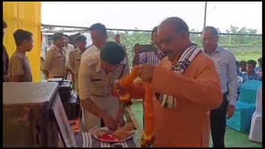 बकावंड: बकावंड में 'वन महोत्सव कार्यक्रम' में पहुंचे बस्तर विधायक ने किया पौधारोपण, कई लोग रहे मौजूद