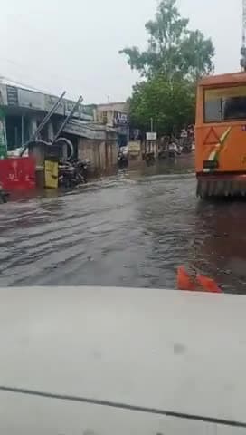 muradnagar ma main road par jalbharav#@sonurana8017