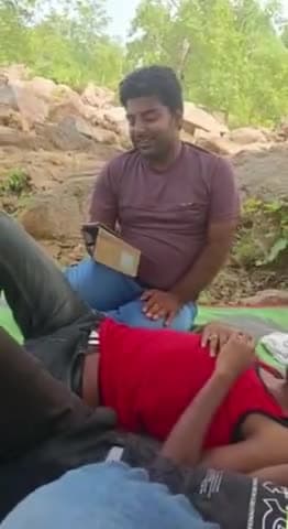 कारी पहाड़ी देवसर में पिकनिक मनाने गए साथियों संग यूटूबर अभिषेक त्रिपाठी ने गाने से बाँधा समा #deosarcourt