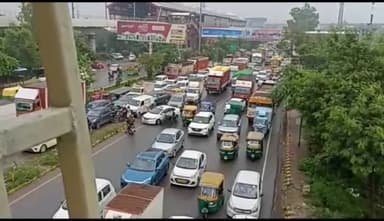 गाज़ियाबाद: जिले में कांवड़ यात्रा के समापन के साथ आज सुबह से ही अर्थला से मेरठ मोड़ तक लगा भीषण जाम