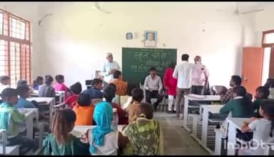 हायर सेकंडरी स्कूल मालपीथा में "स्कूल चलें हम" अभियान का कार्यक्रम धूमधाम से मनाया गया।