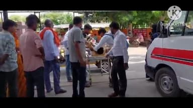 फिरोज़ाबाद: शहर के शास्त्री मार्केट के पास दो बाइकों की टक्कर में एक युवक गंभीर घायल