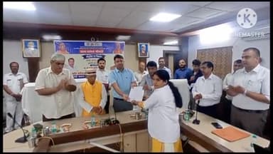 फिरोज़ाबाद: दबरई स्थित कलेक्ट्रेट सभागार में 17 चयनित एएनएम को जनप्रतिनिधियों के माध्यम से दिए गए नियुक्ति पत्र, DM ने बताए कर्तव्य