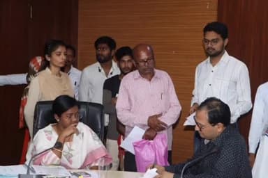 सूरजपुर: कलेक्ट्रेट सभाकक्ष में जनदर्शन में प्राप्त हुए 86 आवेदन, त्वरित निराकरण करने हेतु कलेक्टर संजय अग्रवाल ने दिए निर्देश