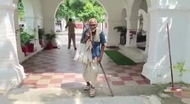 कानपुर: पुलिस आयुक्त कार्यालय पहुंचकर बुजुर्ग ने लगाई गुहार, दबंगों पर जमीन पर कब्जा करने का लगाया आरोप