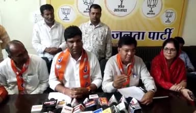 धार: जिला भाजपा कार्यालय में हुई प्रेस वार्ता, BJP अनुसूचित जाति वित्त आयोग निगम अध्यक्ष, जिलाध्यक्ष व विधायक ने किया संबोधित