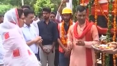 नीमराना: औद्योगिक क्षेत्र नीमराणा में आगजनी की घटनाओं को देखते हुए उद्योग मंत्री  रावत ने औद्योगिक क्षेत्र में नई दमकल की भेंट