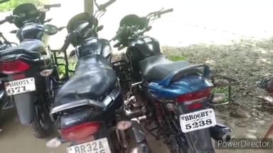 कलुआही: कलुआही थाना पुलिस द्वारा पकड़े गए मोटरसाइकिल और चालक के साथ मोटरसाइकिल मालिक भी गिरफ्तार मोटरसाइकिल छुड़ानेके लिए आए थे