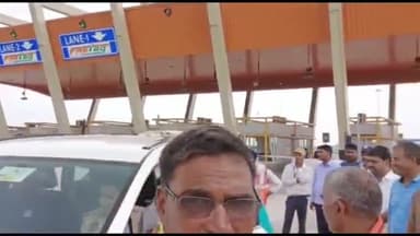 गाज़ीपुर: मरदह टोल प्लाजा पर सुभासपा राष्ट्रीय अध्यक्ष ओपी राजभर का BJP-सुभासपा कार्यकर्ताओं ने NDA में शामिल होने पर किया स्वागत