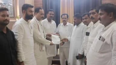 शाहजहांपुर: शमशुद्दीन सिद्दीकी के पांचवी बार काँट सपा नगर अध्यक्ष बनने पर सपा कार्यकर्ताओं ने किया हर्ष व्यक्त