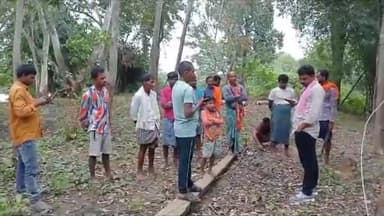 लोहंडीगुडा: चंदनपुर में ग्रामीण विद्युत सेवा बाधित होने से परेशान, मुक्ती मोर्चा जिला अध्यक्ष भरत कश्यप ने जानी ग्रामीणों की समस्या