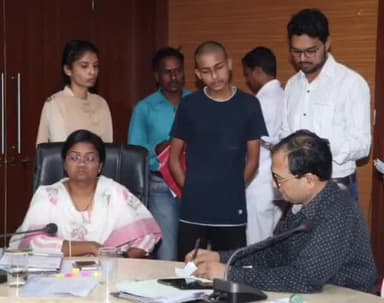 सूरजपुर: जनदर्शन में प्राप्त हुए 86 आवेदन, अधिकारियों को त्वरित निराकरण करने के दिए  निर्देश- कलेक्टर