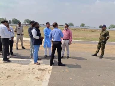 सिंगरौली: कलेक्टर व जिला पंचायत सीईओ ने सिंगरौलिया हवाई पट्टी के निर्माण कार्यों का किया निरीक्षण दिए आवश्यक निर्देश