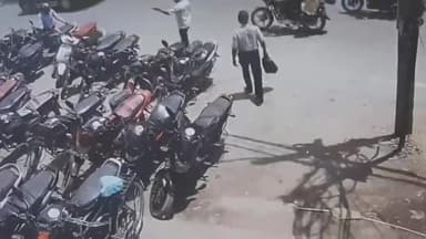 गया टाउन सीडी ब्लॉक: शहर में एक ठेकेदार से बैंक के बाहर बाइक सवार बदमाशों ने छीने ₹3.5 लाख, CCTV में कैद हुई घटना