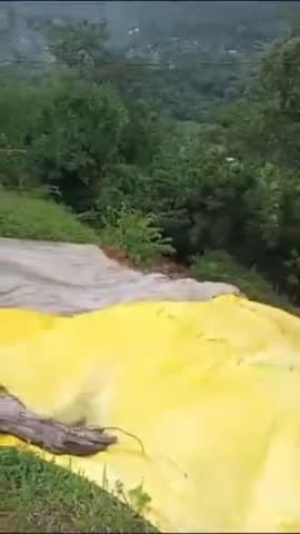 जोगिंदर नगर: मसौली पंचायत के छत्तर गांव में गिर रहे डंगे का एसडीएम ने किया निरीक्षण