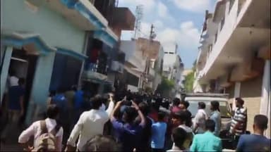 प्रयागराज: करेली थाना क्षेत्र के 12 मार्केट के पास युवक ने घर में आग लगाकर परिजनों पर किया जानलेवा हमला, 2 लोगों की हुई मौत