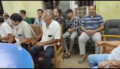 टीकमगढ़: पुलिस कंट्रोल रूम में पुलिस अधीक्षक ने नगर के व्यापारियों के साथ की बैठक