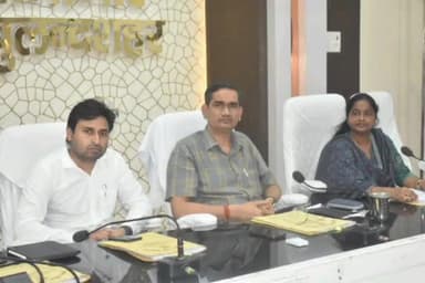 बुलंदशहर: कलेक्ट्रेट कार्यालय में आगामी तिथि में वृक्षारोपण करने को लेकर हुआ बैठक का आयोजन