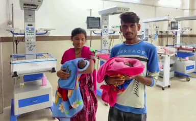 सूरजपुर: जिला अस्पताल के एम.सी.एच. विंग में जुड़वा बच्चों का हुआ सफल इलाज