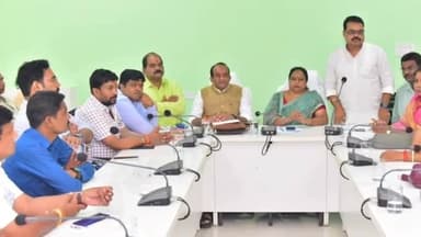 हुज़ूर: आईएसबीटी महापौर कार्यालय पर भाजपा पार्षद दल के साथ महापौर मालती राय ने की बैठक