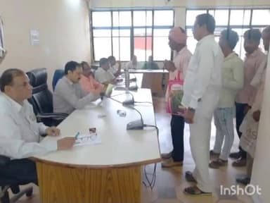 टीकमगढ़: टीकमगढ़ कलेक्ट्रेट में आयोजित जन सुनवाई में 116 आवेदनों पर हुई सुनवाई