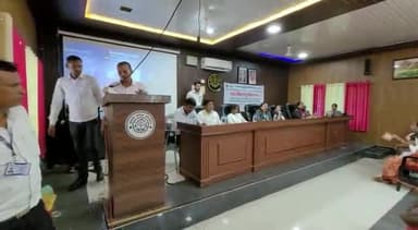 इटावा की अपर जिला जज एवं जिला विधिक सेवा प्राधिकरण की सचिव ने महिलाओं को किया जागरूक