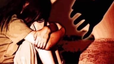 #छात्रा को बुर्का पहनाकर ले गया होटल फिर किया रेप