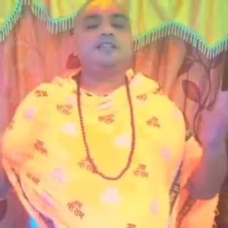 @ओम त्र्यम्बकं यजामहे
सुगन्धिं पुष्टिवर्धनम्।
उर्वारुकमिव बन्धनान्
मृत्योर्मुक्षीय माऽमृतात्॥