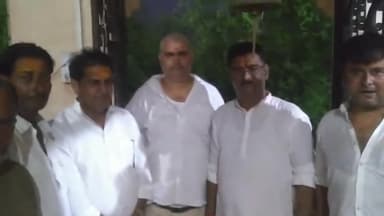 फलौदी: फलोदी के लोर्डियां गांव मे विश्व शांति की कामना को लेकर प्राचीन रघुनाथसर तालाब शिव मंदिर में ग्रामीणों ने किया जलाभिषेक