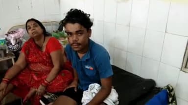 टीकमगढ़: खरगापुर पेट्रोल पंप के पास बाइक अनियंत्रित होने से 2 लोग गंभीर रूप से हुए घायल, ज़िला अस्पताल में कराया गया भर्ती