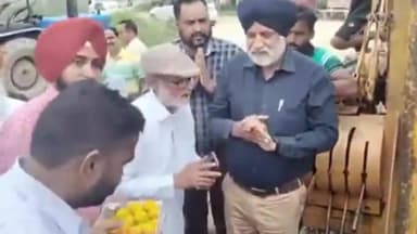 ਖਰੜ: ਖਰੜ ਦੇ ਵਾਰਡ ਨੰਬਰ 26 ਵਿਚ ਕੈਬਨਿਟ ਮੰਤਰੀ ਅਨਮੋਲ ਗਗਨ ਮਾਨ ਦੇ ਪਿਤਾ ਨੇ ਕੀਤਾ ਨਵੇਂ ਟਿਊਬਲ ਦਾ ਉਦਘਾਟਨ