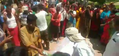 रतनपुर गांव में बजरंगी का शव पहुंचते ही परिजनों के चीत्कार से मचा कोहराम,मातम में बदला गांव।