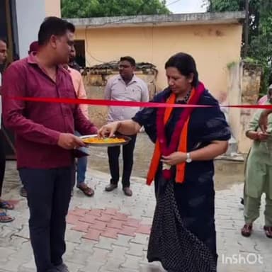 हापुड़: गांव जरोठी में ब्लॉक प्रमुख में 9 लाख 95 हजार रुपए की लागत से बनने वाली 130 मीटर लंबी सड़क का फीता काटकर किया शिलान्यास