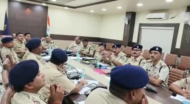 सिंगरौली: पुलिस अधीक्षक कार्यालय में कांफ्रेंसिंग हाल में मासिक अपराध समीक्षा बैठक का हुआ आयोजन