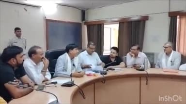 नीमराना: जाट बहरोड के खाद बीज विक्रेता व ग्रामीण कृषि पर्यवेक्षक की मनमर्जी से परेशान,
जिला प्रमुख से मिलकर सौंपा ज्ञापन