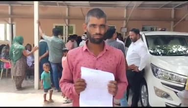 बुलंदशहर: प्रांगण गांव से एसएसपी कार्यालय पहुंच युवक ने प्लॉट दिलाने का झांसा देकर जमीन बिकवाने का लगाया आरोप