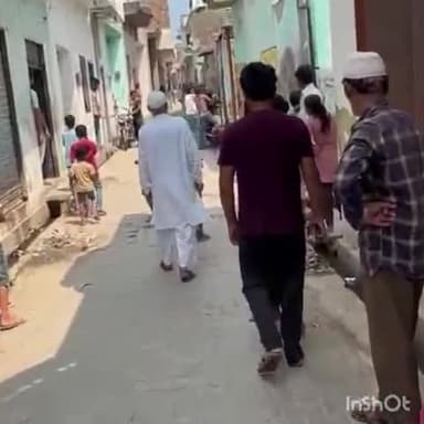 हापुड़: गांव असौड़ा में मामूली बात पर पति ने पत्नी को बीच सड़क पर बेरहमी से पीटा, पुलिस ने आरोपी पति को किया गिरफ्तार