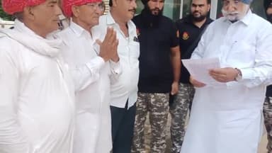 टोंक: प्रदेश कांग्रेस प्रभारी सुखजिंदर सिंह को टोंक पीपलू SDM के खिलाफ ग्रामीणों ने जयपुर पहुंचकर सीएम के नाम सौंपा ज्ञापन