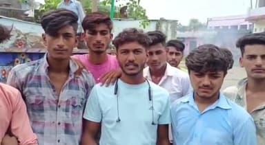 बकानी: भाजपा जिला अध्यक्ष द्वारा राजपूत समाज पर टिप्पणी को लेकर नानोर गांव में राजपूत समाज ने पुतला दहन कर किया जंगी प्रदर्शन