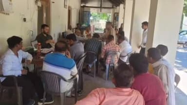 शाहजहांपुर: ददरौल विधायक मानवेंद्र सिंह ने अपने कैंप कार्यालय पर क्षेत्रीय जनता की सुनी समस्याएं