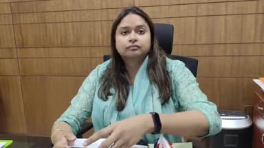 गाज़ीपुर: जिला अधिकारी आर्यका अखौरी ने अनियमितता व अनुपस्थित पाए जाने पर डीपीओ व सीडीपीओ से मांगा स्पष्टीकरण