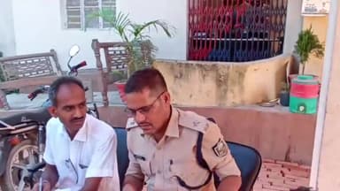 बाजपट्टी: पुपरी के सर्किल इंस्पेक्टर सत्येंद्र कुमार ने किया बाजपट्टी थाने का निरीक्षण