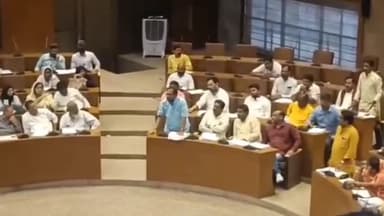 हुज़ूर: आईएसबीटी स्थित निगम कार्यालय में परिषद की बैठक में पार्षद पप्पू विलासराव घाडगे ने उठाया सफाई कर्मियों की कमी का मुद्दा