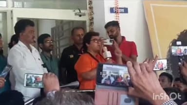 हुज़ूर: 74 बंगले में जैन मुनि की हत्या के विरोध में जैन समाज के लोगों ने सांसद साध्वी को सौंपा ज्ञापन