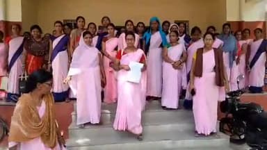 जमुई: सदर अस्पताल परिसर में 14 सूत्री मांग पूरी नहीं होने पर आशा कार्यकर्ताओं ने अनिश्चितकालीन हड़ताल पर जाने का किया ऐलान